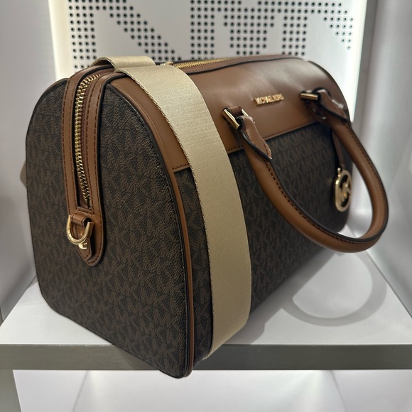 MICHAEL KORS TRAVEL MEDIUM DUFFEL CROSSBODY / SATCHEL BAG - Picture 12 of 16